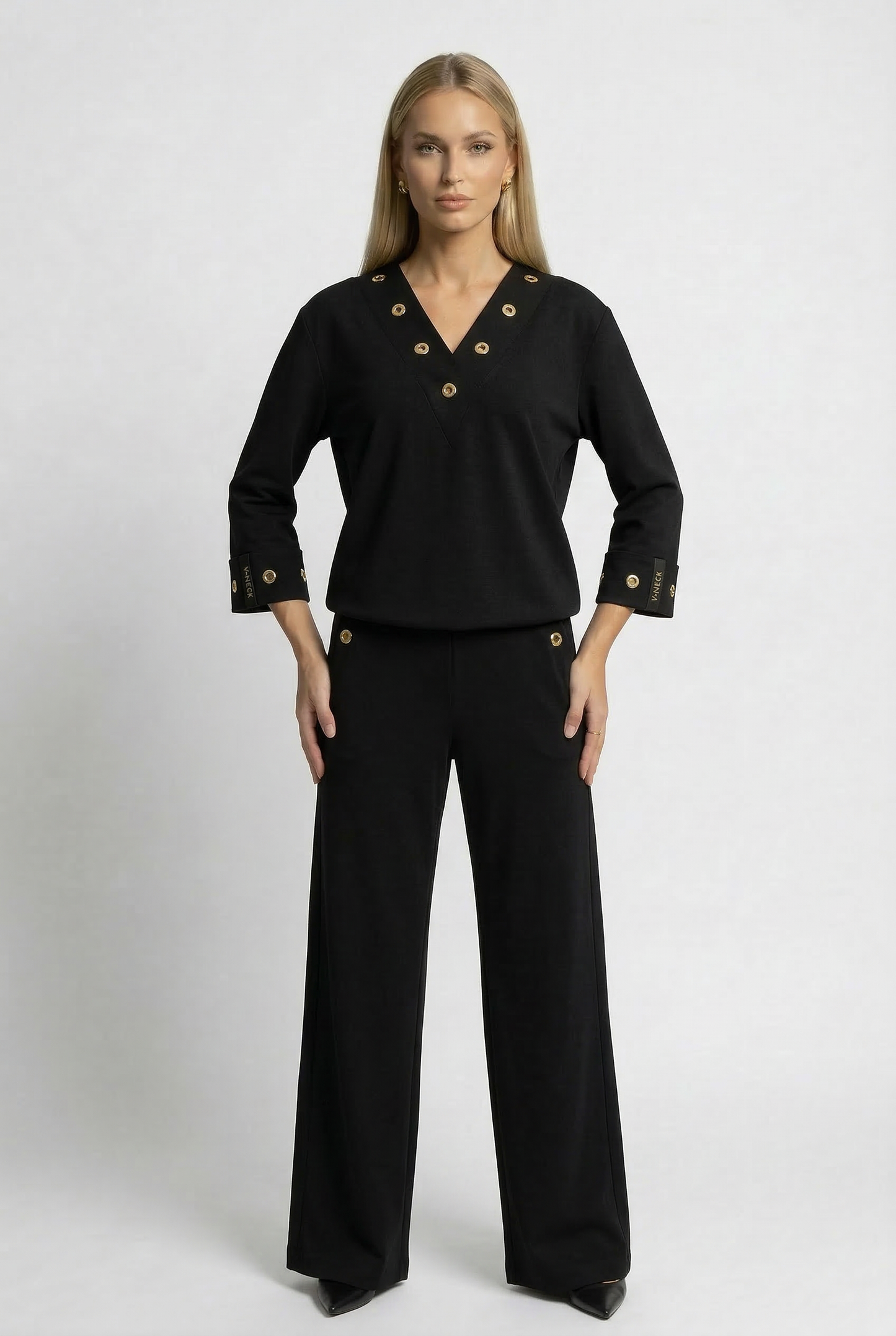 VOLONTÉ eleganten ženski komplet z zlatimi rinčicami – črna barva, V-izrez"